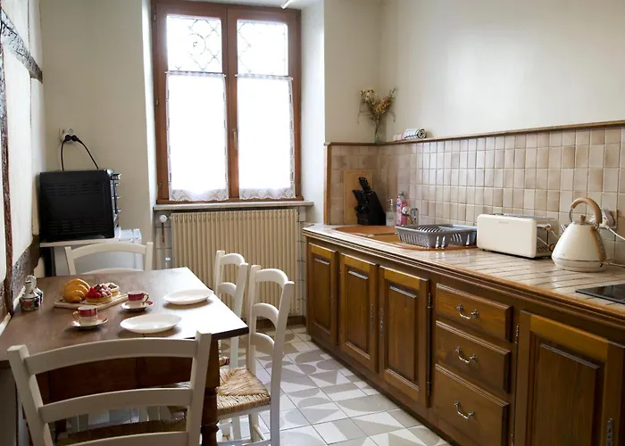 Lägenhet & Quiet, Full For 2 L'escapade Fleurie